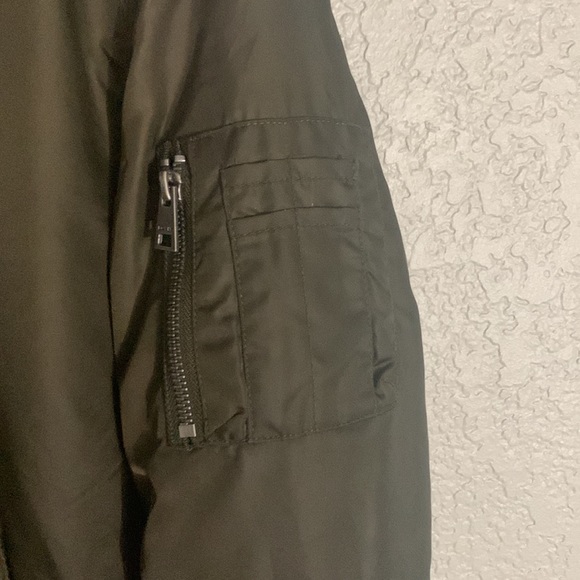 Levi’s Bomber Jacket - Picture 6 of 9